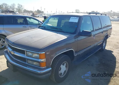 1998 Chevrolet Suburban 1500 из США, поврежденный, VIN 3GNEC16R4WG115396